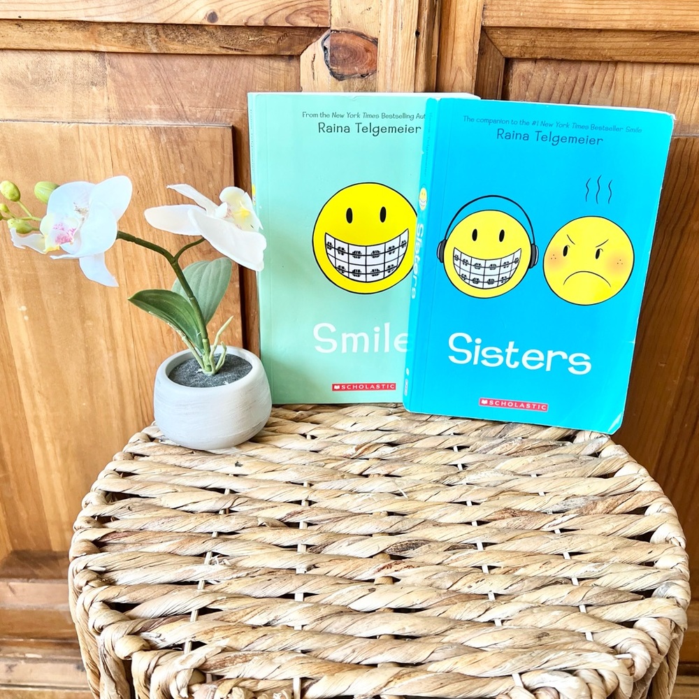 Tween Paperback Book Set Smile & Sisters By Raina Telgemeier